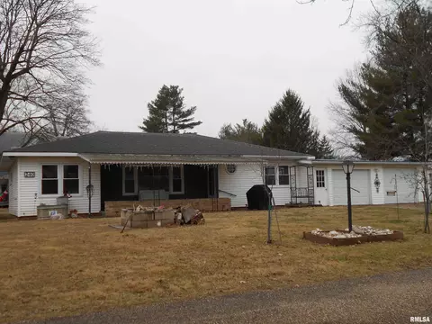 240 S Monmouth St, Good Hope, IL 61438