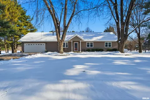 12656 Schleder Rd, Pekin, IL 61554