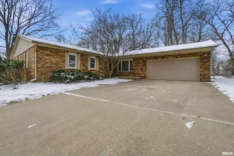 6211 N Chad Ct, Peoria, IL 61615