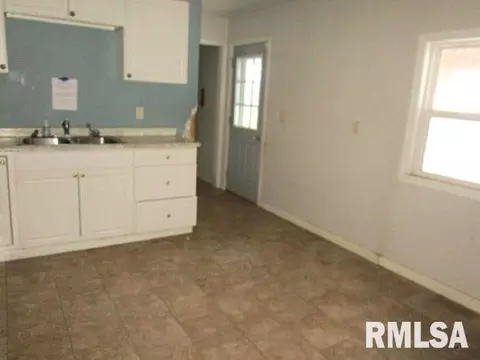 Entry Way - 2204 Easter Ave, Pekin, IL 61554 photo 3 of 3
