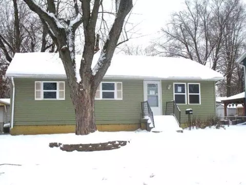2204 Easter Ave, Pekin, IL 61554