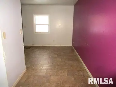 Entry Way - 2204 Easter Ave, Pekin, IL 61554 photo 1 of 3
