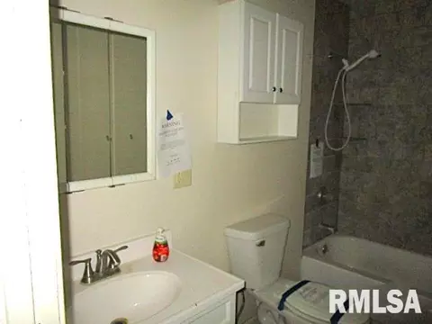 Bath - 2204 Easter Ave, Pekin, IL 61554 photo 1 of 3