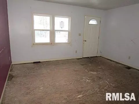 Living - 2204 Easter Ave, Pekin, IL 61554 photo 1 of 1