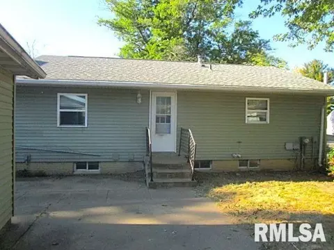 Exterior - 2204 Easter Ave, Pekin, IL 61554 photo 4 of 4