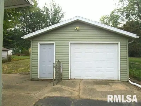 Other - 2204 Easter Ave, Pekin, IL 61554 photo 3 of 6