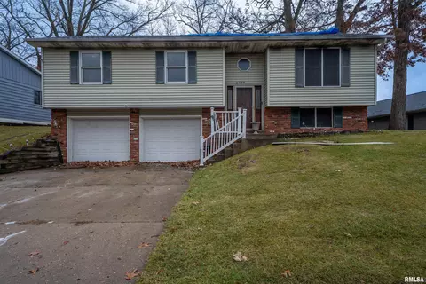2738 W Millbrook Ct, Peoria, IL 61615