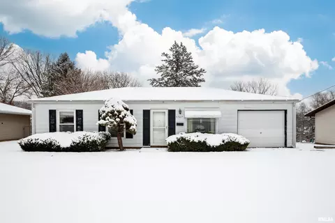 5702 N Graceland Dr, Peoria, IL 61614