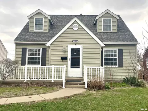 1328 W Circle Rd, Peoria, IL 61604