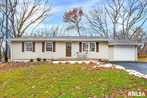 104 Hawthorne Ct, Dahinda, IL 61428