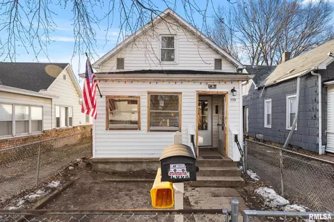 709 S 3rd St, Pekin, IL 61554
