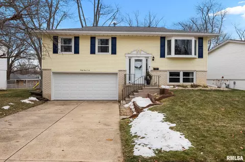 3306 W Birkshire Dr, Peoria, IL 61614
