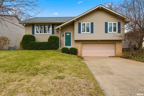 2003 Highwood Ave, Pekin, IL 61554