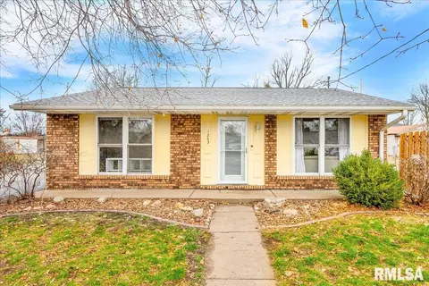 1203 1207 Dell Ave, Pekin, IL 61554