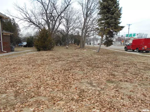 202 W Carroll St, Macomb, IL 61455 photo 2