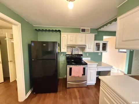 Kitchen - 617 Eureka Ave, Eureka, IL 61530 photo 4 of 7