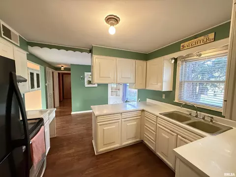 Kitchen - 617 Eureka Ave, Eureka, IL 61530 photo 6 of 7