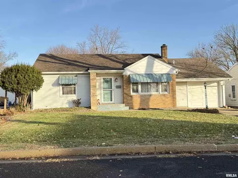 617 Eureka Ave, Eureka, IL 61530