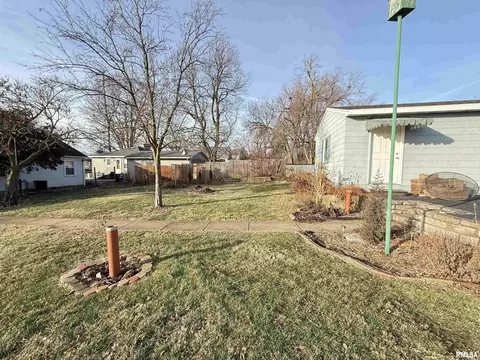 Exterior - 617 Eureka Ave, Eureka, IL 61530 photo 7 of 10