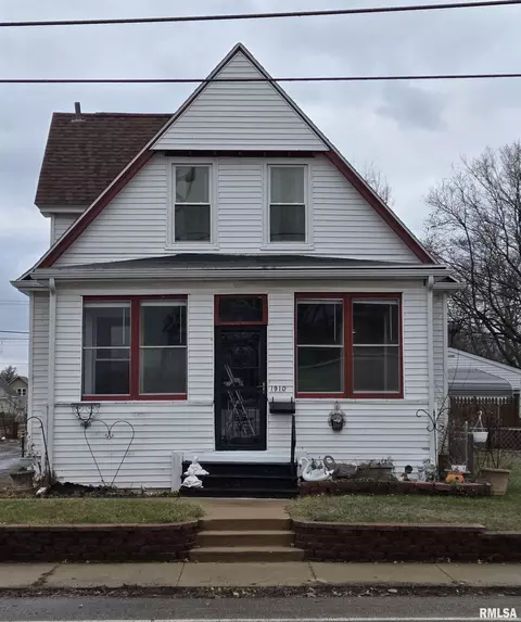 1910 W Howett St, Peoria, IL 61605