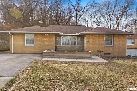 152 Pekin Ave, East Peoria, IL 61611