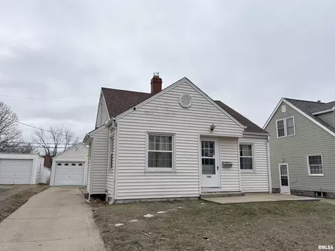 1324 W Circle Rd, Peoria, IL 61604