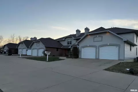 302-306 Holland Rd, Germantown Hills, IL 61548