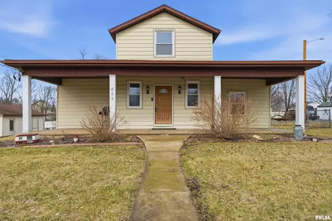 805 W Main St, Elmwood, IL 61529