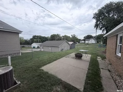 Exterior - 625 N Lafayette St, Macomb, IL 61455 photo 4 of 5