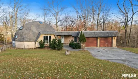 7108 Pueblo Dr, Delavan, IL 61734