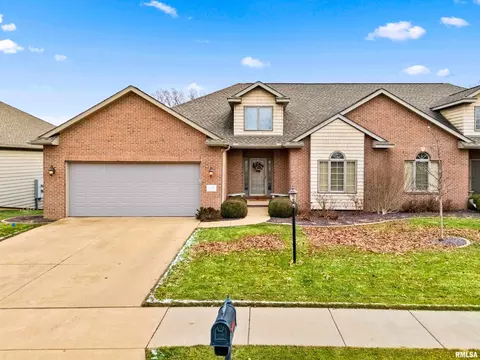 5228 N Weaverridge Blvd, Peoria, IL 61615