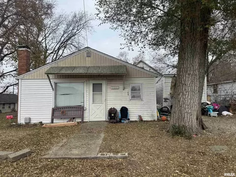 201 Fleischmann St, Pekin, IL 61554