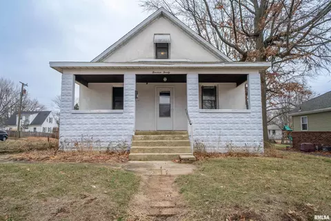 1420 Hamilton St, Pekin, IL 61554