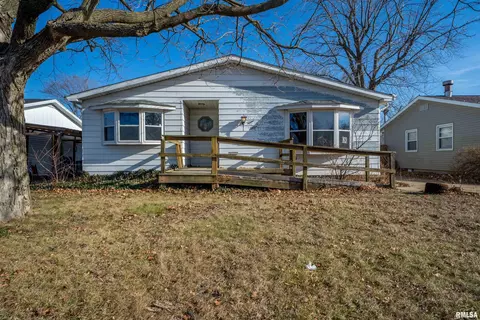 1516 N 16th St, Pekin, IL 61554