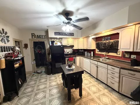 Kitchen - 314 E Broadway St, Astoria, IL 61501 photo 1 of 2