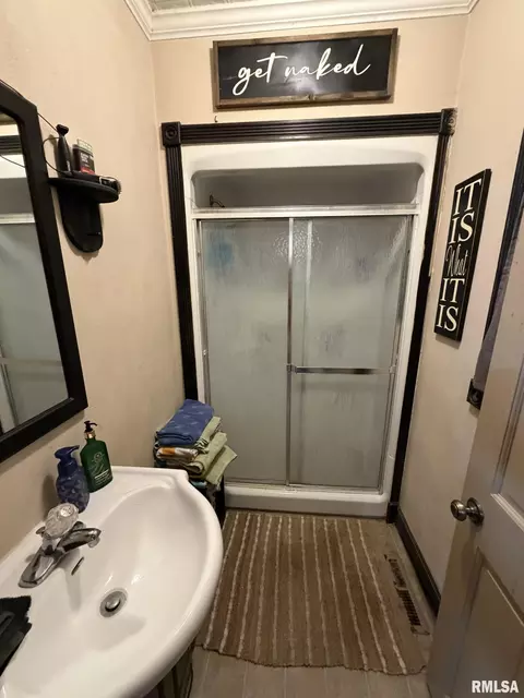 Bath - 314 E Broadway St, Astoria, IL 61501 photo 2 of 2