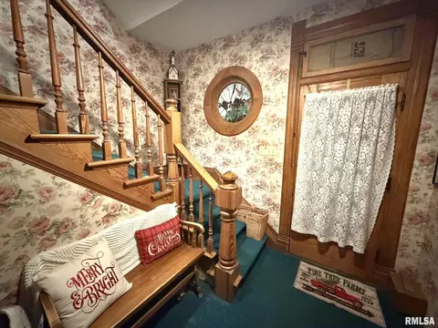 Entry Way - 314 E Broadway St, Astoria, IL 61501 photo 2 of 5
