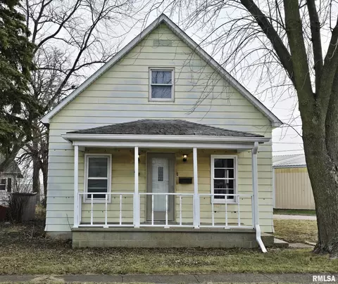 812 N Sherman St, Lincoln, IL 62656