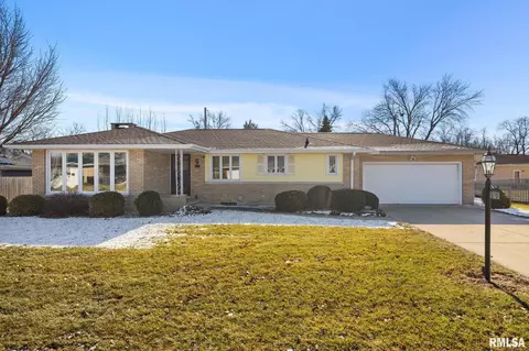 970 E Madison St, Morton, IL 61550