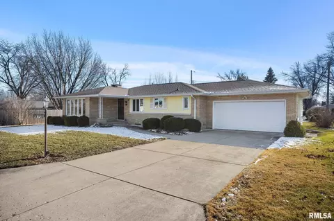970 E Madison St, Morton, IL 61550 photo 2