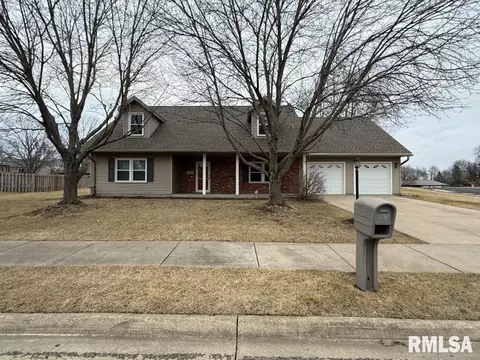9900 Bermuda Ct, Peoria, IL 61615
