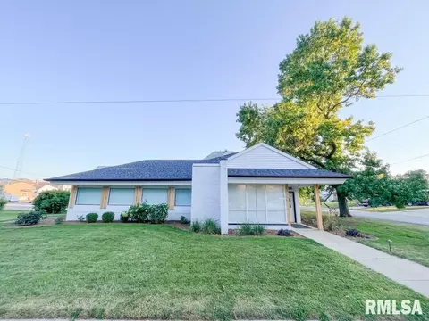 107 W Ann St, Roanoke, IL 61561