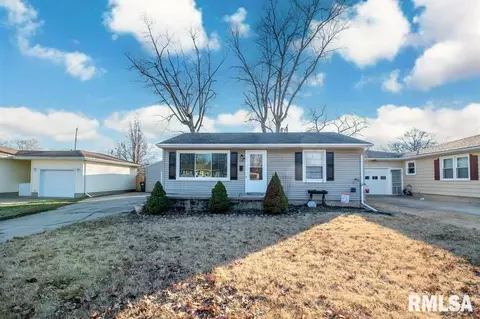 1006 Cambridge Ct, Pekin, IL 61554