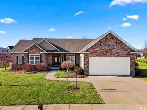 526 N Hurff Dr, Elmwood, IL 61529
