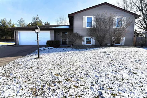 5726 N Eastvue Ct, Peoria, IL 61615