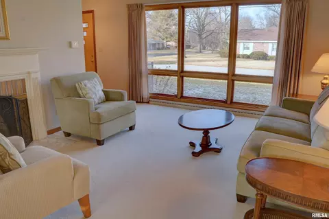 Living - 703 E Franklin St, Macomb, IL 61455 photo 1 of 4