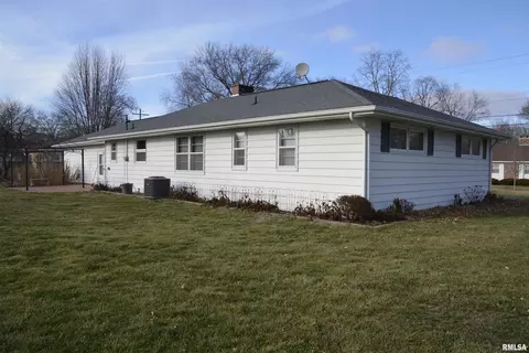Exterior - 703 E Franklin St, Macomb, IL 61455 photo 1 of 6
