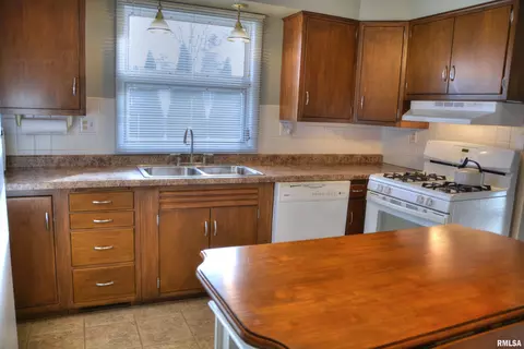 Kitchen - 703 E Franklin St, Macomb, IL 61455 photo 2 of 3