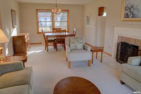 Living - 703 E Franklin St, Macomb, IL 61455 photo 3 of 4