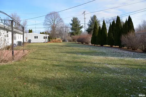 Exterior - 703 E Franklin St, Macomb, IL 61455 photo 3 of 6